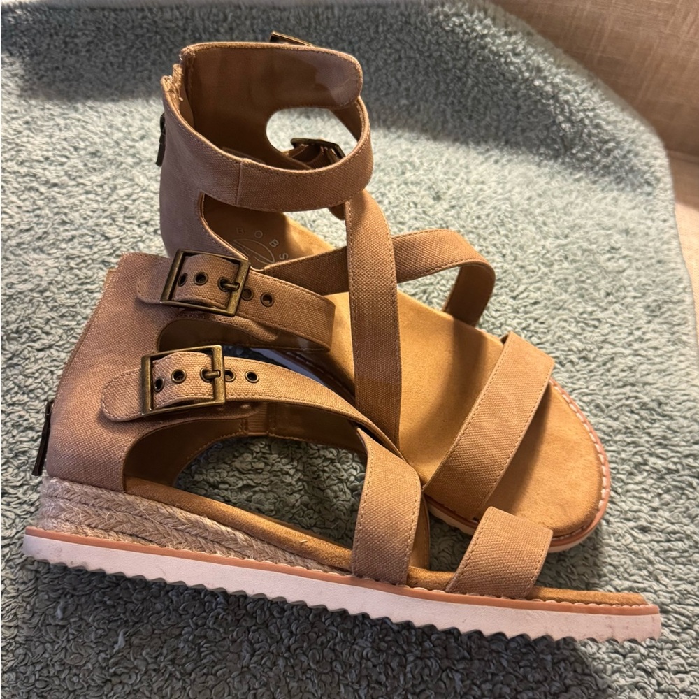 Skechers Tan Strappy Wedge Sandals with Back Zip - Picture 3 of 6